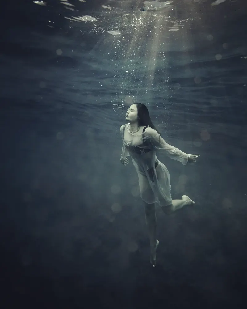 Underwater People No. 25